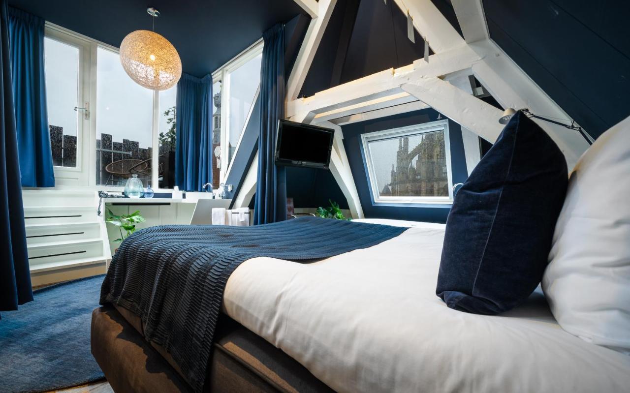 Simple Hotel